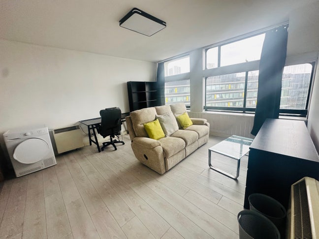Pretty City Center 1 Bed Flat Main Photo