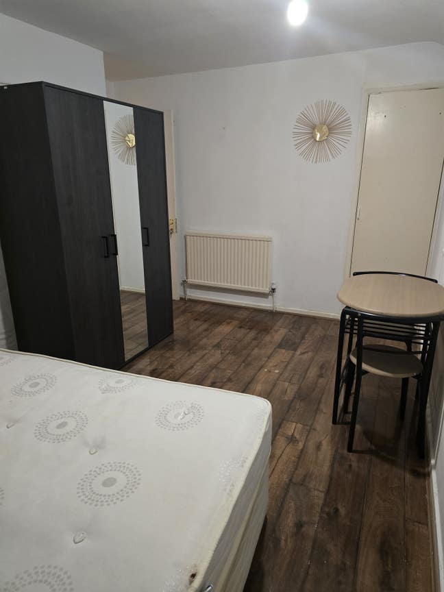Quite friendly place.   bed Main Photo