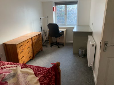 Large room available in popular location Main Photo