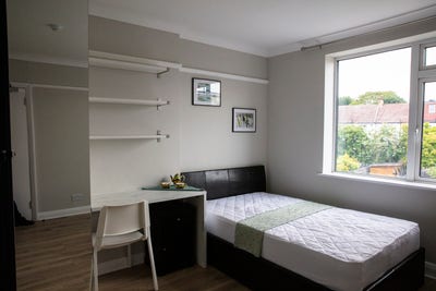 Room with Private Bathroom & Bathtub  Main Photo