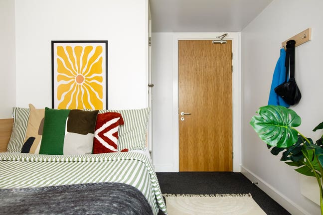 Tenancy Takeover: Large Standard Double Ensuite Main Photo