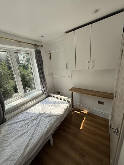 Lovely Room in Canary Wharf - 10 min walk to Tube Main Photo