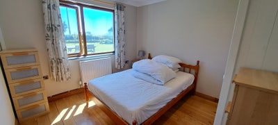 Double room in 2 bed light & airy cottage Main Photo