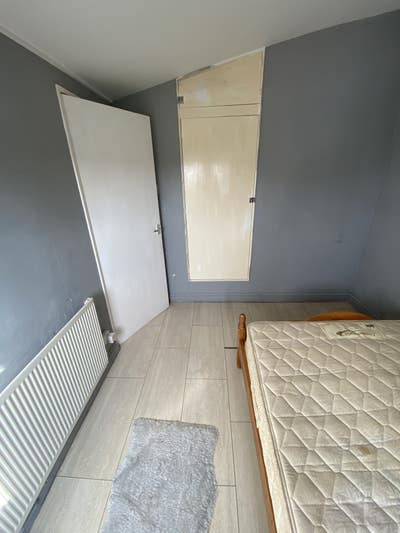 Room to let.Landlady lives in Main Photo