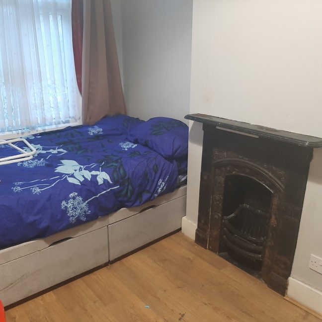 Quiet room in N22 Main Photo