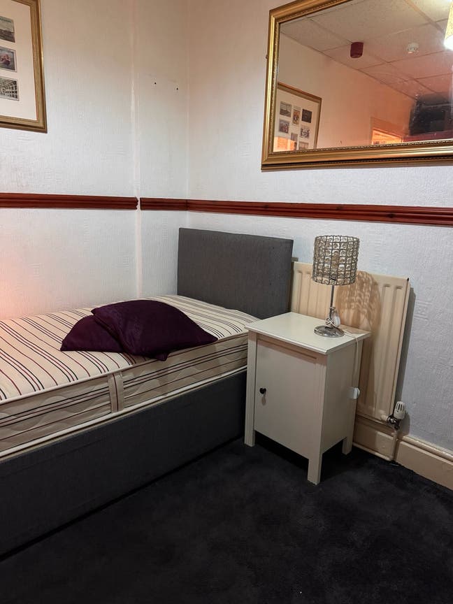 En Suite Single Room –– Vance Road, Blac Main Photo