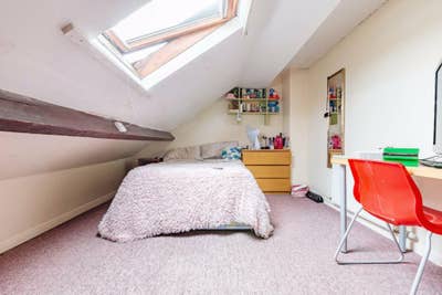 Double Room in Prof. Houseshare - All Bills Inc. Main Photo