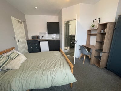 PE1 Studio in Shared House  Main Photo