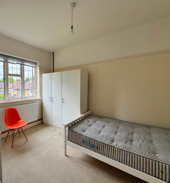Bright large room to rent Main Photo