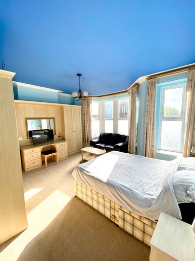 Double room (all inclusive) friendly household   Main Photo