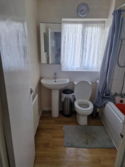 Double Room Available in a 3-Bedroom Property Main Photo