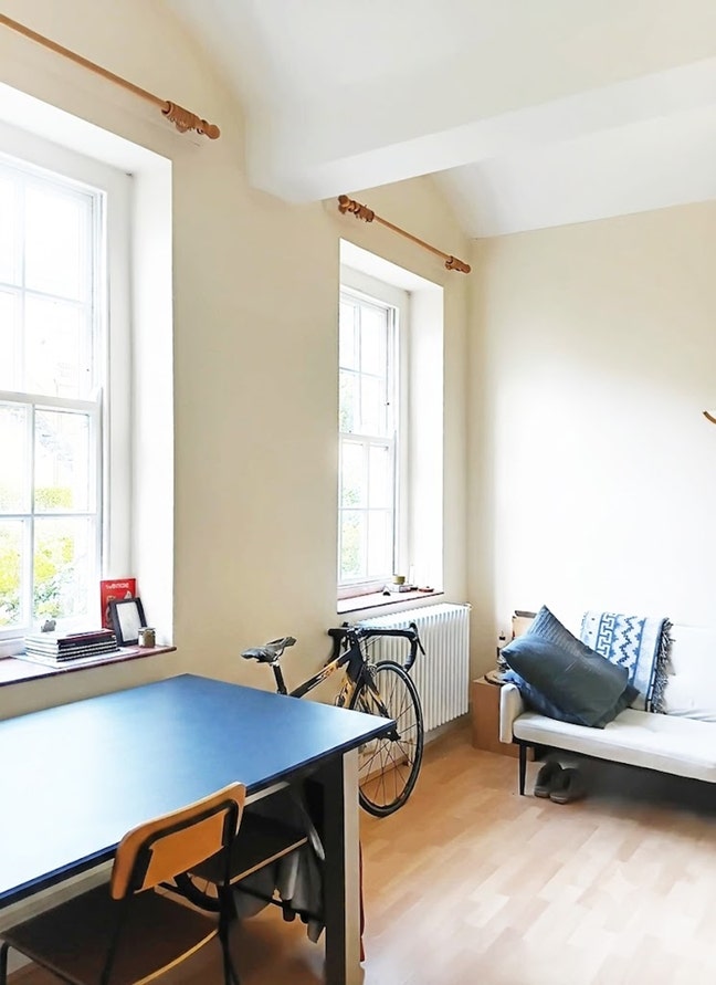 Studio / 1 Bedroom Flat Main Photo