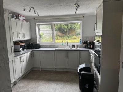 Spacious double room/ Quite Home/single or couple  Main Photo
