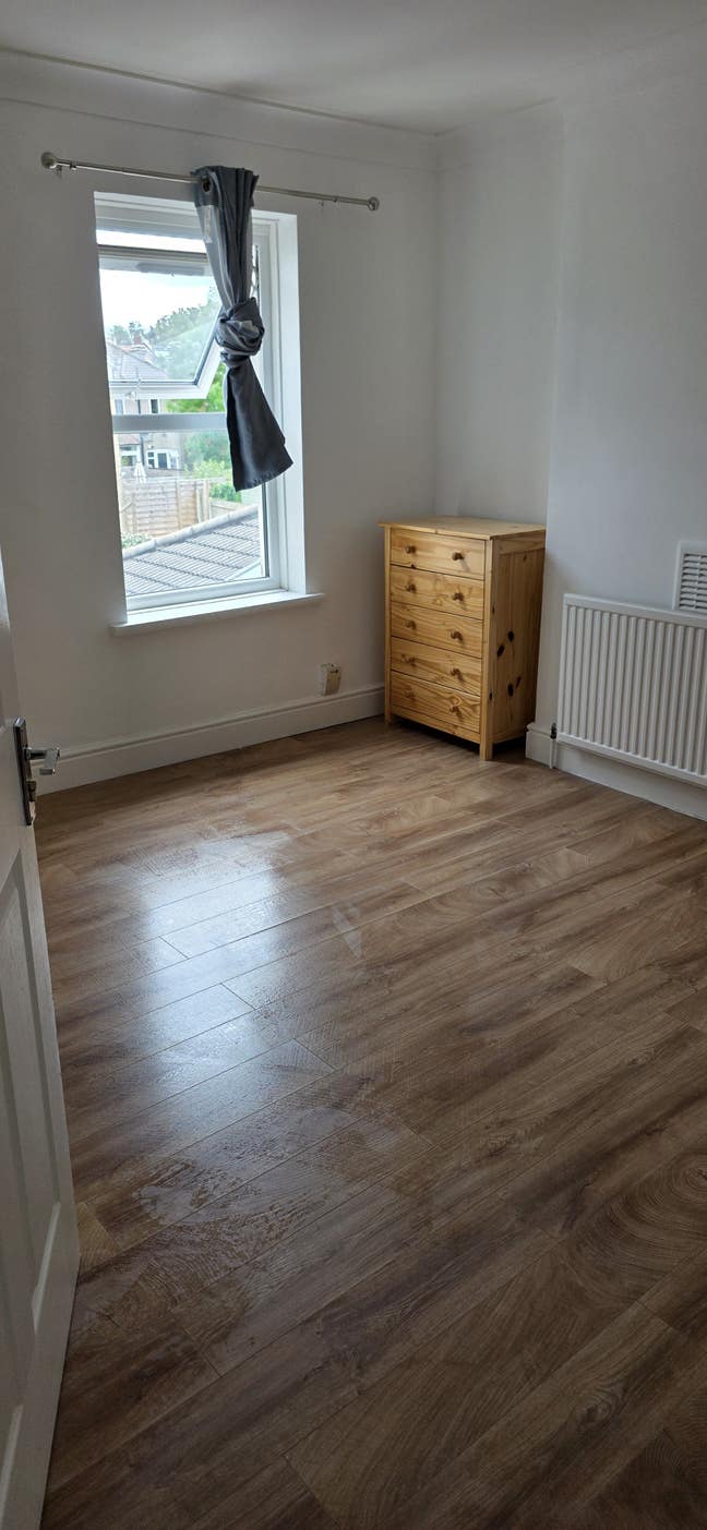 *NO BILLS* Large Double Room-1 min walk station Main Photo
