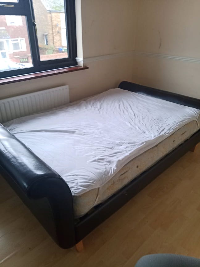 A double bedroom to rent  Main Photo