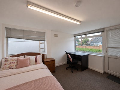4 Double Bedrooms Available in Wollaton! Main Photo