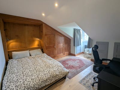 Room for Rent in Large Apartment Southside Main Photo