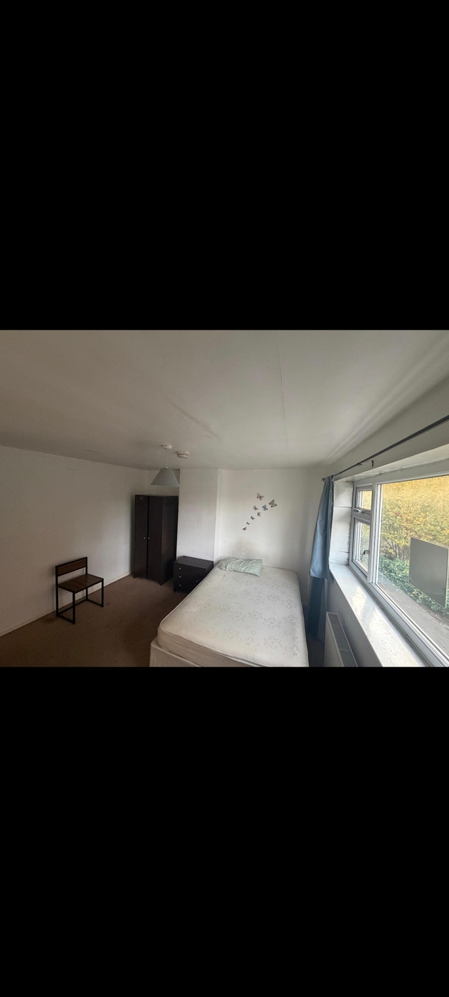 Kingsize Double bedroom for rent  Main Photo