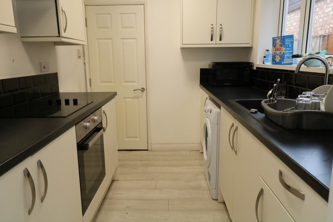 En-suite double, Holland Rd, Maidstone, bills inc Main Photo