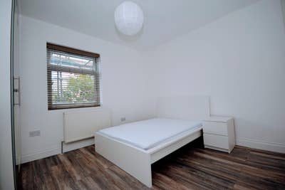 Double Ensuite Room to Let in Ilford IG1 Main Photo