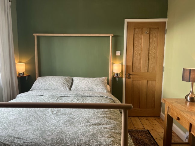Quiet room available in September  Main Photo