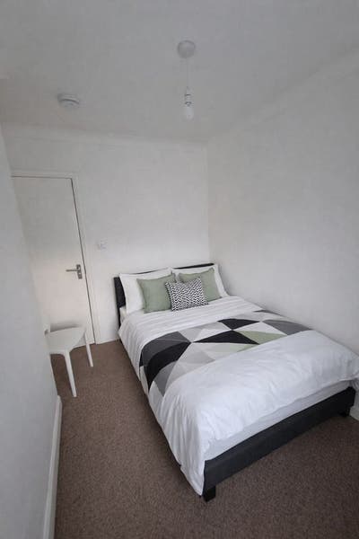 Double Room Close to Factories Main Photo