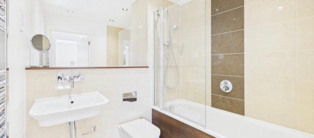 Fully Furnished 1-Bed Flat–Kennet Island,Reading Main Photo