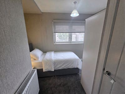 ​All-Ensuite House Share Near FGH Rooms from &pound;100  Main Photo