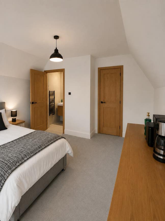 Large Ensuite Rooms - 3 Week Deposit to secure Main Photo