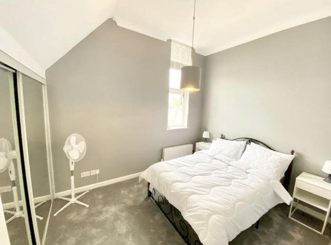 🌊 Spacious Double Room | Riverside Living |  Main Photo