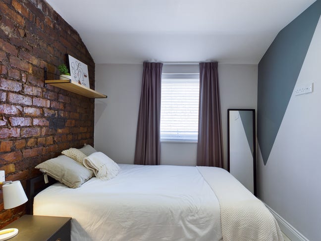 Ensuite Rooms - &pound;0 Deposit - Well Meadow Main Photo