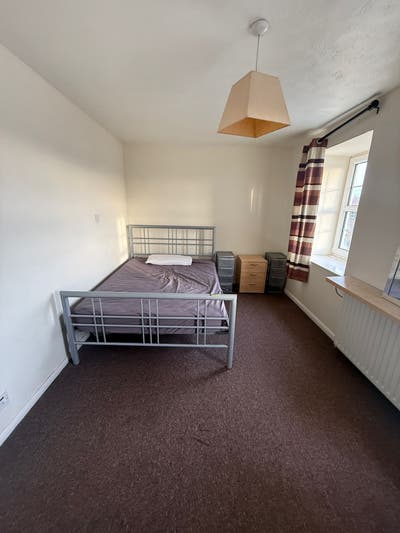 Bedrooms available in Egham TW20 Holloway Uni Main Photo