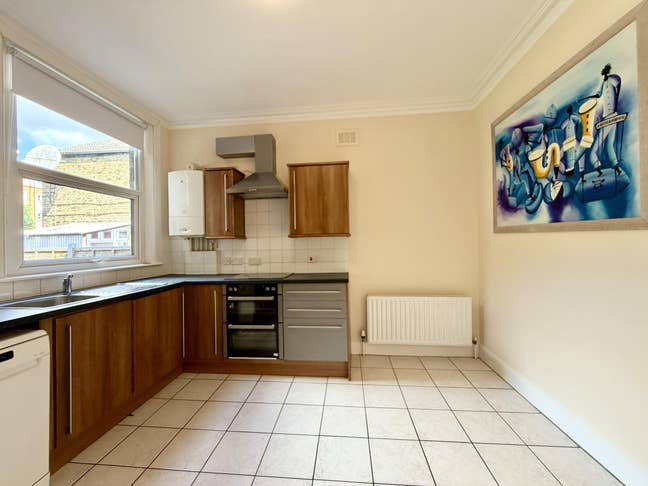 Ground Floor Maisonette with Private Garden in CR2 Main Photo