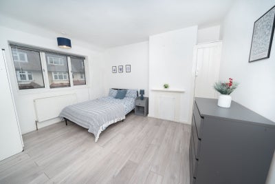✨ Two Double Rooms Available | SW17 | &pound;1,100 pcm Main Photo