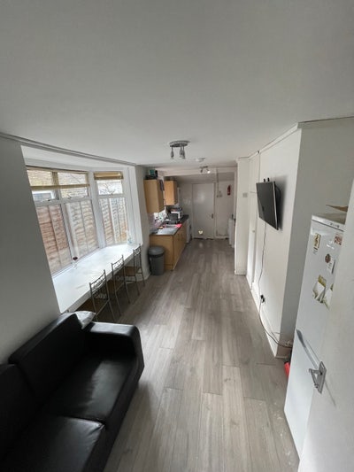 Modern En-Suite Room | Bills Included | 🚿🚿🏡 Main Photo