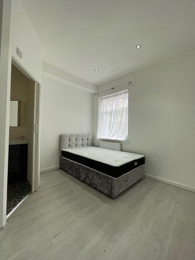 Modern En-Suite Room | Bills Included | 🚿🚿🏡 Main Photo