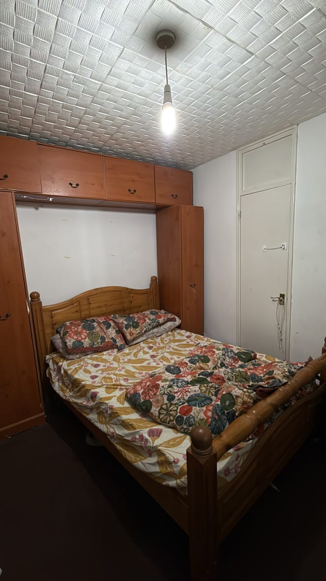 Double room in shared house Main Photo