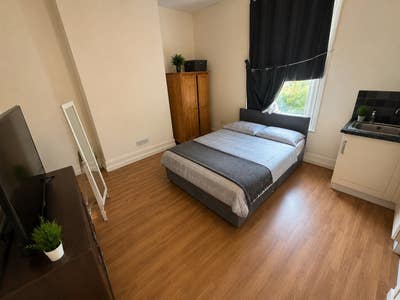 Kitchenette Room – Minutes from Eastbourne staion Main Photo