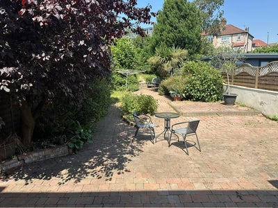Double Room, Huge Garden + Free Parking Main Photo
