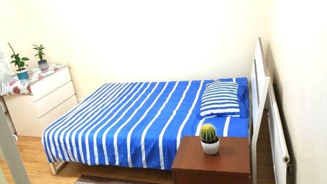 2-Rooms available in Heart of Newham at E13 Main Photo