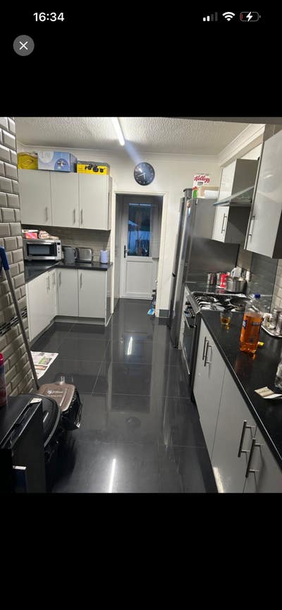 Lovely double room  available  Main Photo