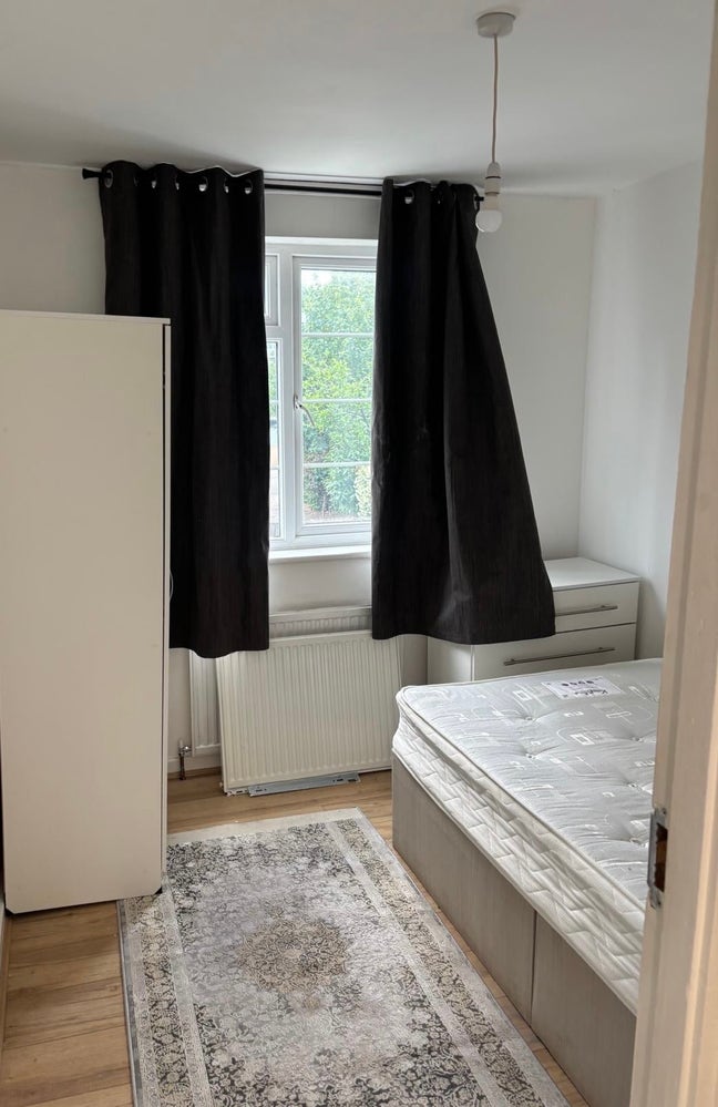 Newly extended bedroom in Beech Lawns Main Photo