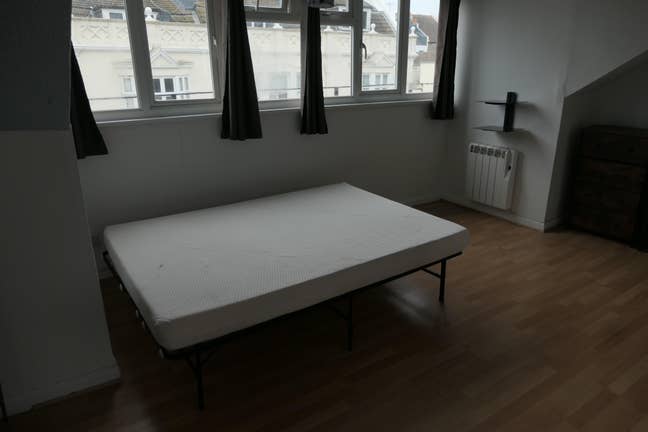 Studio Flat to Let Main Photo