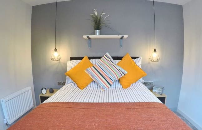 Modern Ensuite double room with parking Main Photo