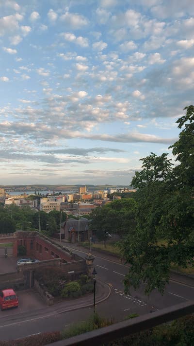 Beautiful Dundee Flat overlooking Dundee Main Photo