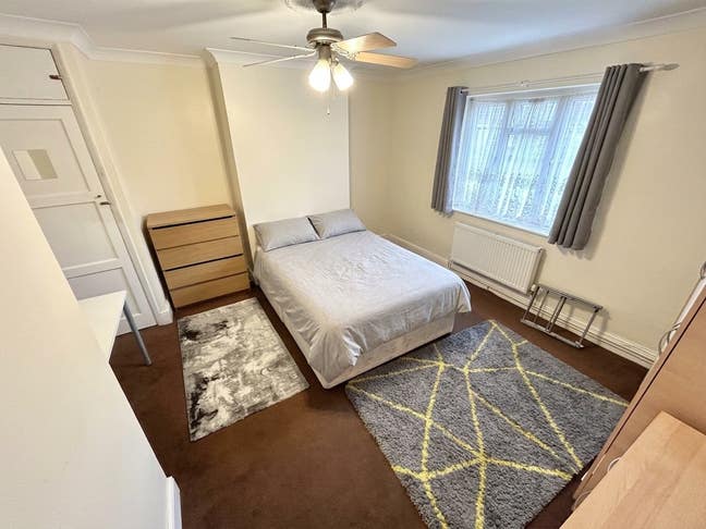 Big Double Room - Canary Wharf- Available Main Photo