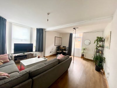 Bright & Spacious Double Room with Private Garden  Main Photo