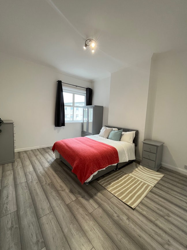 Lovely Double Room! in a Beautiful Flat! Main Photo