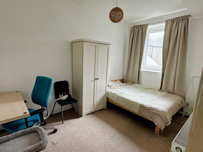 Double room in quiet Gorgie flat Main Photo