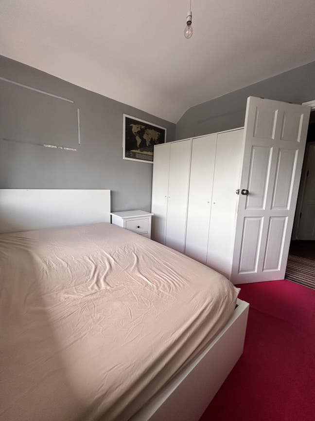 Room for rent in house Main Photo